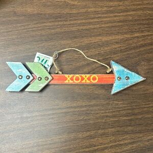 XOXO Arrow Wall Decor NWT